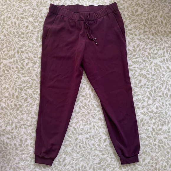 Lululemon On The Fly Joggers Woven Cassis Maroon Size 12 - Picture 3 of 10